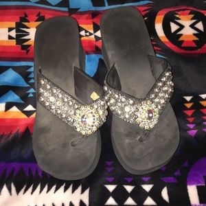 Women 8.5 black Flip flops